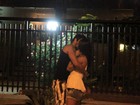 Ex-BBBs Diego e Franciele trocam beijos em noite romântica