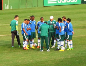 Técnico Gilson Kleina reunião Palmeiras treino (Foto: Marcelo Hazan)