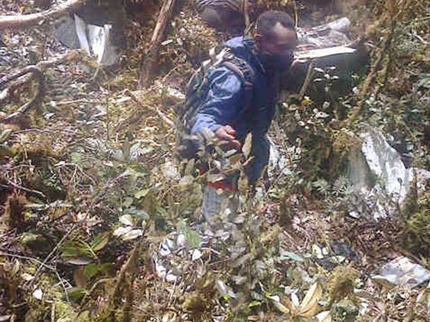 [Internacional] Indonésia acha caixa-preta de avião que caiu sem deixar sobreviventes 2indonesia-plane_fran