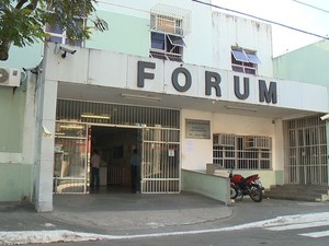 Fórum é arrombado em Vila Velha, no ES (Foto: Reprodução/TV Gazeta)