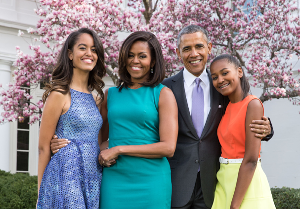 Barack Obama e as mulheres de sua vida: Michelle Obama e as filhas Sasha e Malia Obama (Foto: Pool / Getty Images)