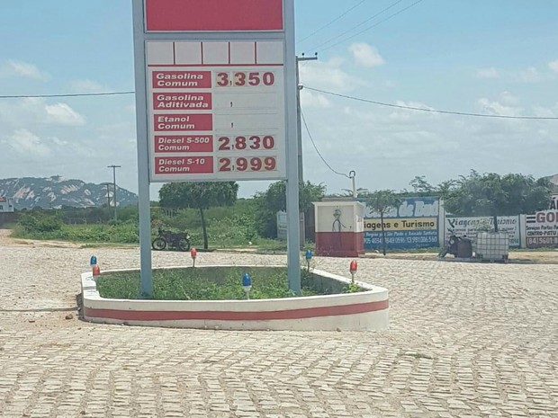 Preço da gasolina chegou a R$ 3,35 no Posto Conquista (Foto: Bruno Campelo)