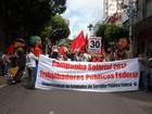 Servidores públicos federais protestam no centro de Salvador