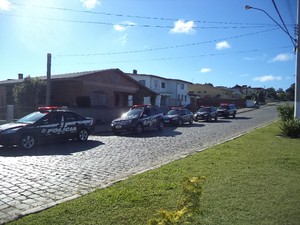 Polícia cumpriu mandados de busca na casa dos suspeitos de matar cães e gatos em Bom Jesus (Foto: Divulgação/Polícia Civil)