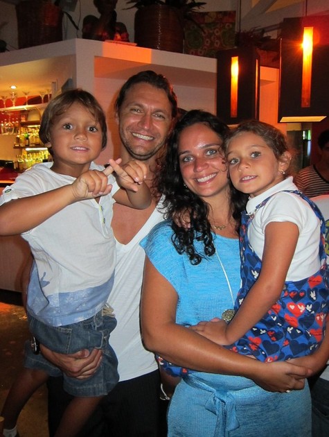 A família: Nicolau, Vitor Hugo, Renata e Sofia (Foto: Arquivo pessoal)