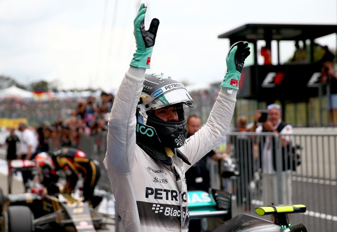 Nico Rosberg comemora conquista da pole position no GP do Japão (Foto: Getty Images)