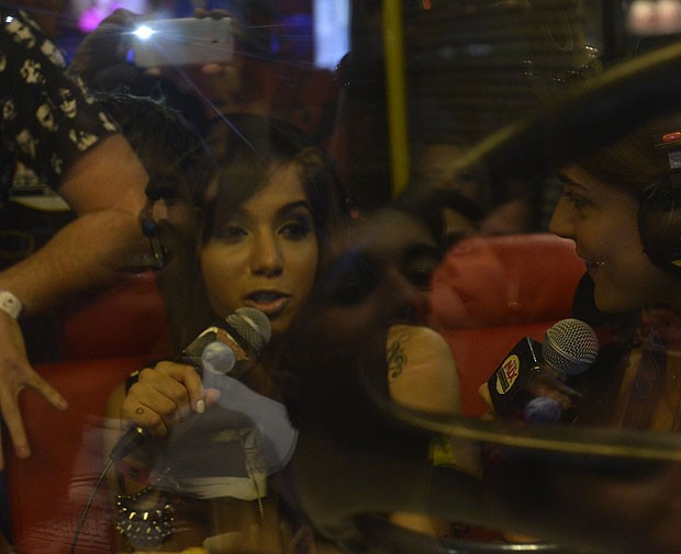 Anitta deu entrevista para uma rádio (Foto: Fabio Cordeiro/Ed. Globo) Anitta deu entrevista para uma rádio (Foto: Fabio Cordeiro/Ed. Globo)