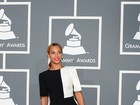 Elegância e profusão de cores em cena no Grammy 2013, em Los Angeles