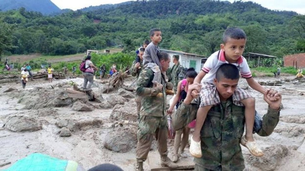 Três rios transbordaram após chuvas intensas em Mocoa (Foto: Exército da Colômbia)