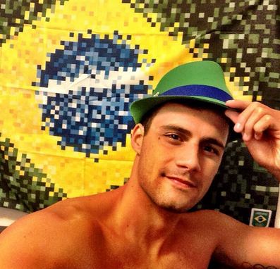 Cristiano Ronaldo da natação, cantor e tio de 1ª viagem: Léo de Deus no Selfie