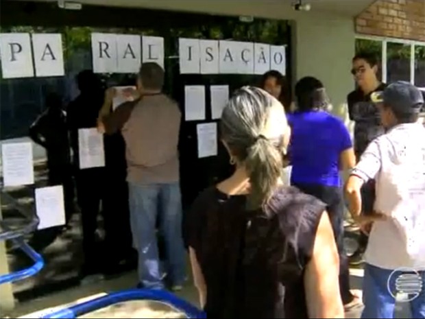 Servidores em greve cobram reposição de perdas salariais (Foto: Reprodução/TV Clube)