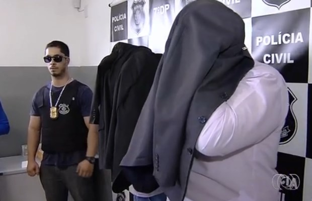 Dois homens são presos supeitos de forjar golpes em empresa telefônica, em Goiânia, Goiás (Foto: Reprodução/ TV Anhanguera)