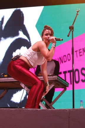 Nanda Costa em show na Zona Norte do Rio (Foto: Daniel Pinheiro/ Ag. News)