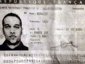 Imagem obtida pela agência France Presse através de uma fonte policial mostra reprodução do documento de identidade de Said Kouachi, um dos suspeitos do atentado em Paris, deixada no carro usado pelos suspeitos (Foto: AFP)
