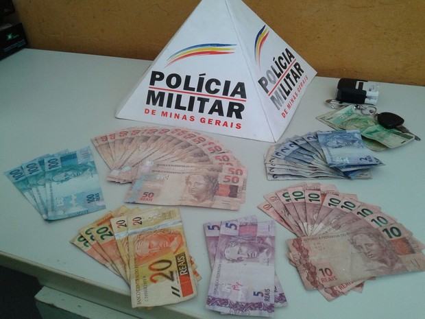 Notas falsas foram apreendidas pela Polícia Militar (Foto: Polícia Militar)
