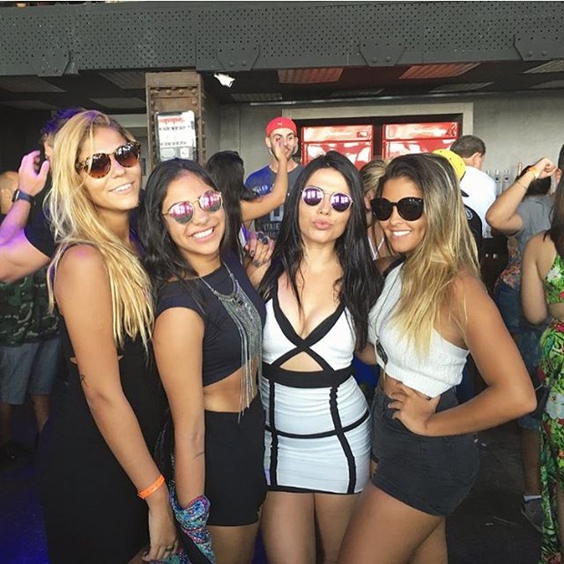 Danielle Favato e amigas (Foto: Reprodução/Instagram)
