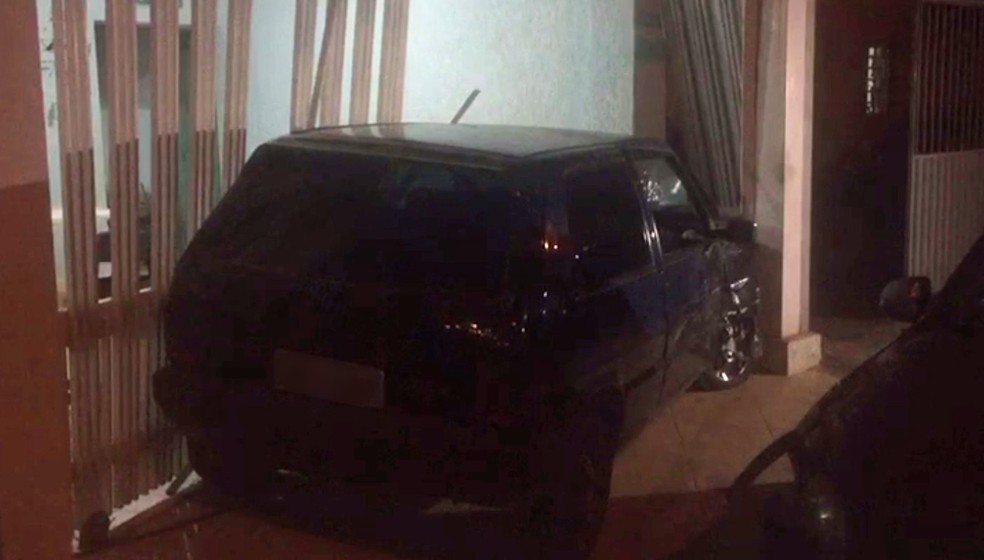 Motorista bêbado invade casa no DF e deixa crianças feridas (Foto: Reprodução/TV Globo)