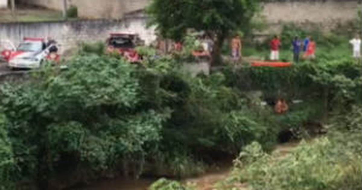 G1 Bombeiros Buscam Homem Que Desapareceu No Rio Buquira Em Sjosé Notícias Em Vale Do 