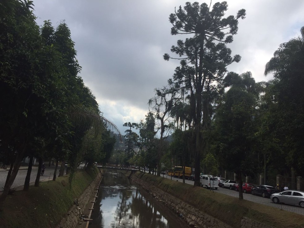 Céu nublado e frio marcam a véspera da chegada do Inverno em Petrópolis (Foto: Aline Rickly | G1)