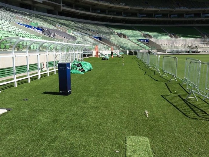 Verdão começa a instalar grama sintética ao redor do campo da Arena