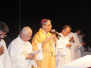 O arcebispo da Paraíba abordou violência, seca e saúde pública durante missa campal (Foto: Jorge Machado/G1)