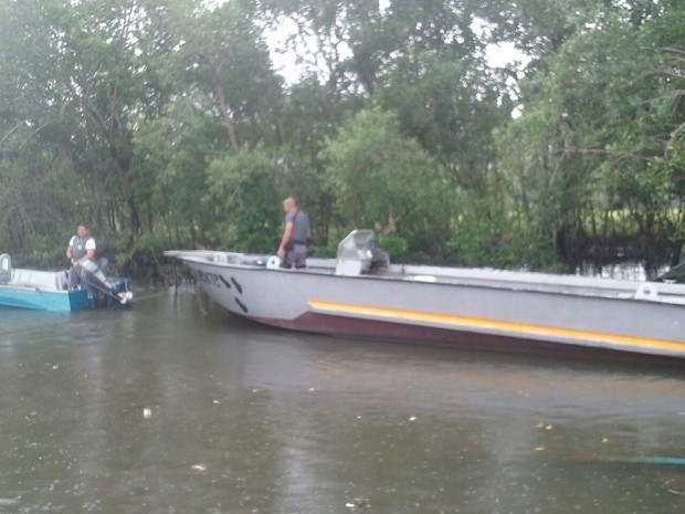 Barcos foram encontrados em um mangue em Guarujá, SP (Foto: G1)