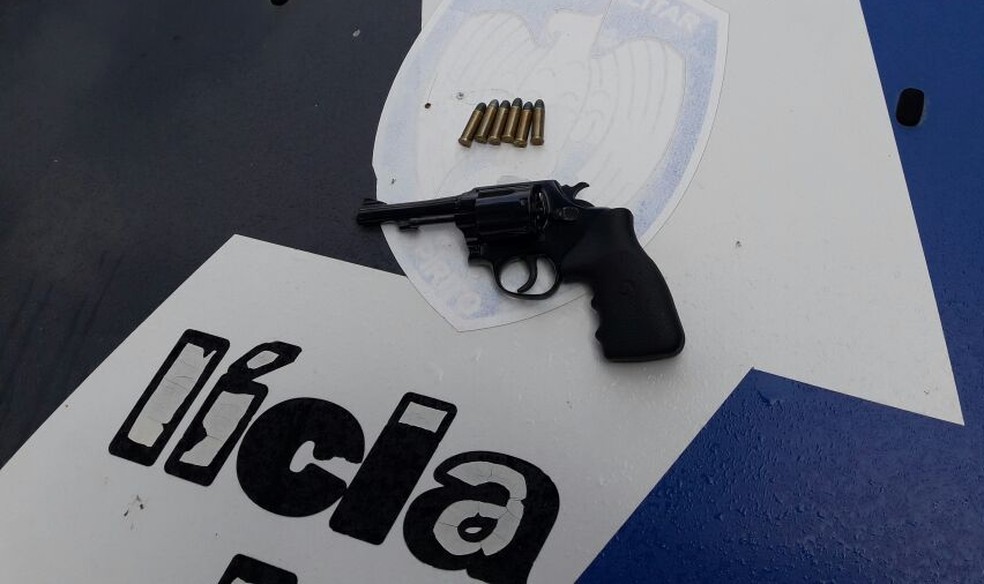 Material apreendido com o suspeito de roubo de carro em Vitória (Foto: André Luiz Alves/Whatsapp)