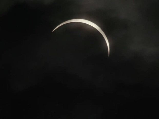Sombra da Lua cruzou linha internacional de data, marco imaginário que indica onde um dia acaba e começa o seguinte (Foto: BBC)