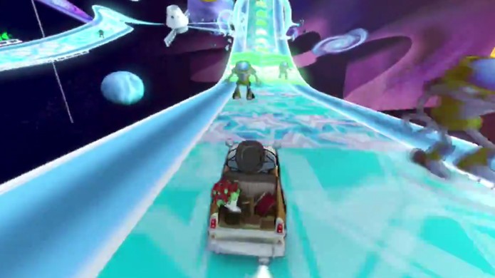 Robôs aparecem no meio do caminho do Professor Girafales quando menos se espera (Foto: Reprodução: YouTube)