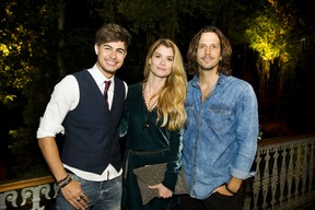 Rafael Vitti, Alinne Moraes e Vladimir Brichta vivem triângulo amoroso em Rock Story (Foto: Crédito: Globo/César Alves)