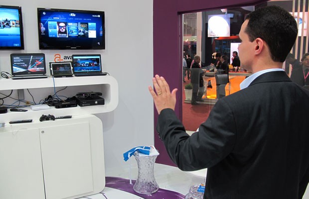 Aplicativo para Xbox permite controlar o conteúdo da TV por gestos (Foto: Laura Brentano/G1)
