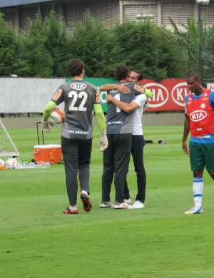 Prass prevê pressão da torcida contra Barcos, mas pede equilíbrio ao time