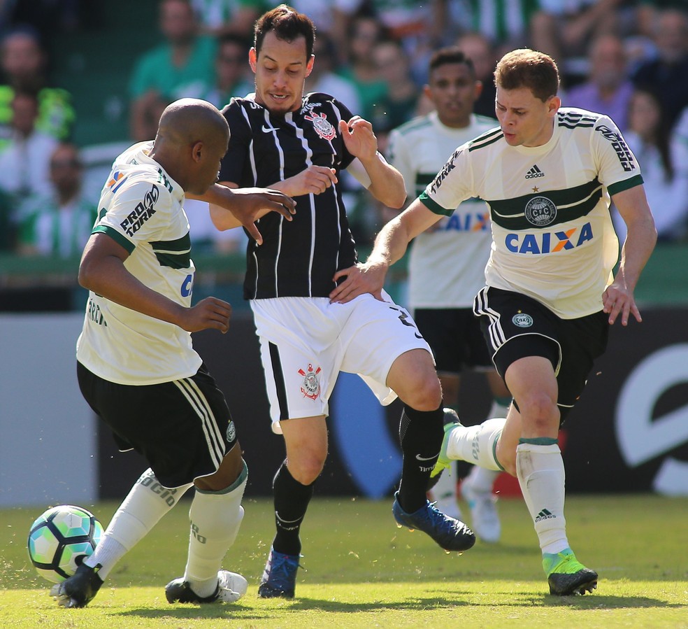 Atuações do Corinthians: defesa se destaca, e ataque cria pouco em empate
