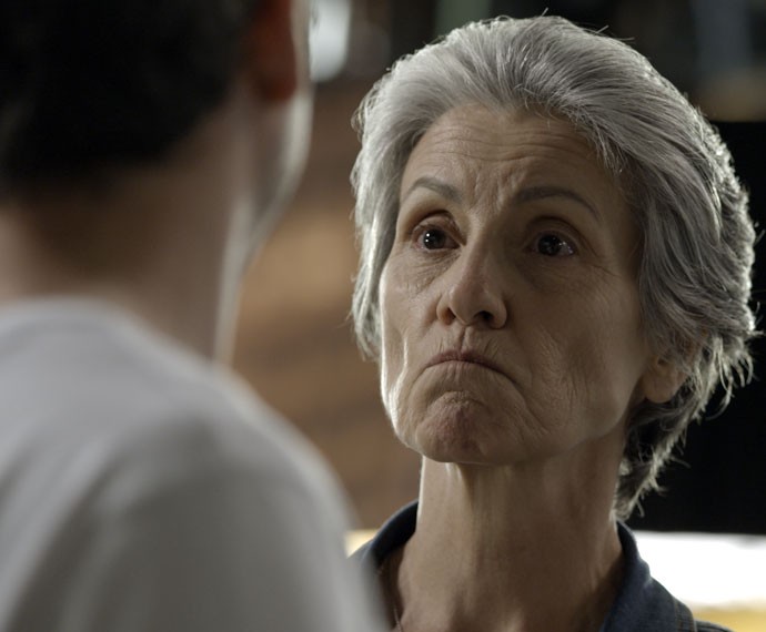 Djanira ameaça Romero (Foto: TV Globo)