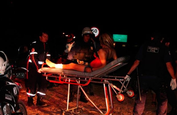 José Maria da Silva, baleado na perna, foi socorrido ao hospital  (Foto: Marcelino Neto)