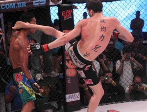 Jonas Bilharinho x Allan Miguel no Jungle Fight 51 (Foto: Fernando Azevedo / Jungle Fight)