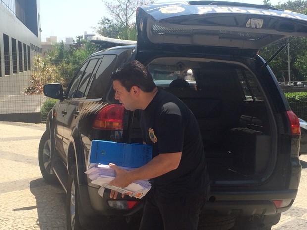 PF faz operação para combater desvio de verbas na Saneago, em Goiânia, Goiás (Foto: Vitor Santana/G1)