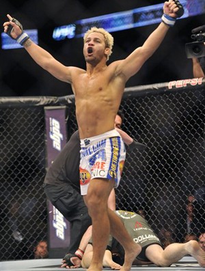 Josh Koscheck derrota o veterano Matt Hughes no UFC 135 (Foto: AP)