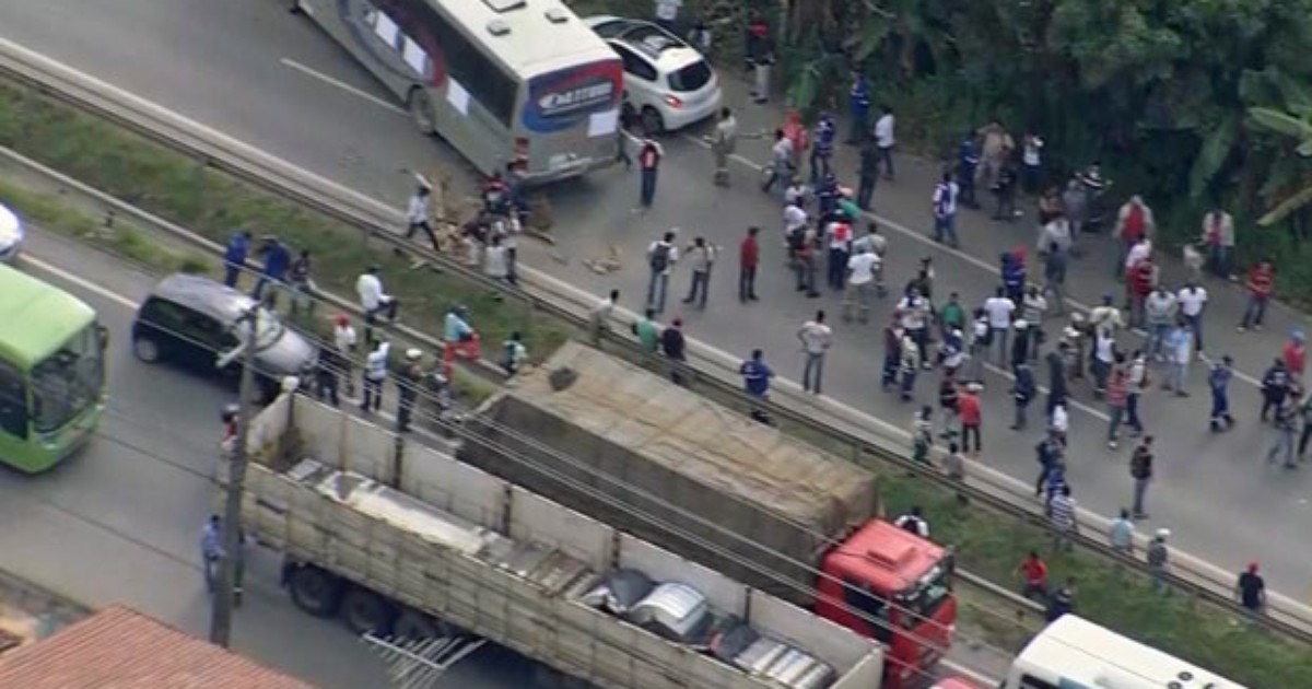 G1 Grande Recife 7h43 Ato de trabalhadores interdita PE60 notícias em Trânsito PE G1 Grande Recife 7h43 Ato de trabalhadores interdita PE60 notícias em Trânsito PE