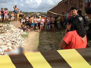 Filha da vítima, que estava sendo levada para creche, flagrou mãe sendo assassinada, segundo a polícia (Foto: Walter Paparazzo/G1) Filha da vítima, que estava sendo levada para creche, flagrou mãe sendo assassinada, segundo a polícia (Foto: Walter Paparazzo/G1)