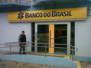 Banco do Brasil foi uma das três agências atacadas (Foto: Guilherme Pulita/RBS TV)