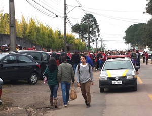 Crowd waiting train in Spain. (Photo: Alexandre Alliatti) Crowd waiting train in Spain. (Photo: Alexandre Alliatti)