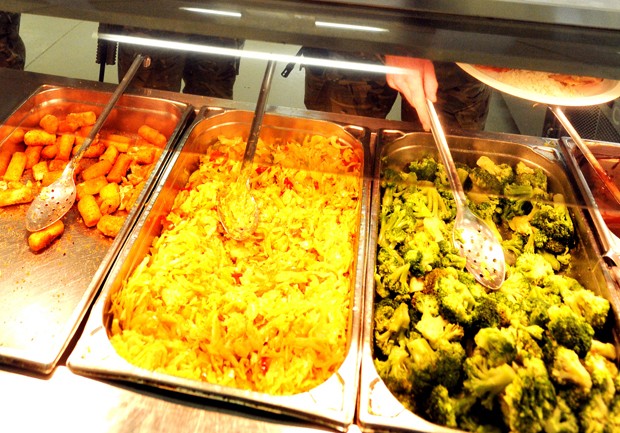 Comer fora de casa eleva risco de excesso de peso, diz estudo (Foto: John Stillwell - WPA Pool/Getty Images)