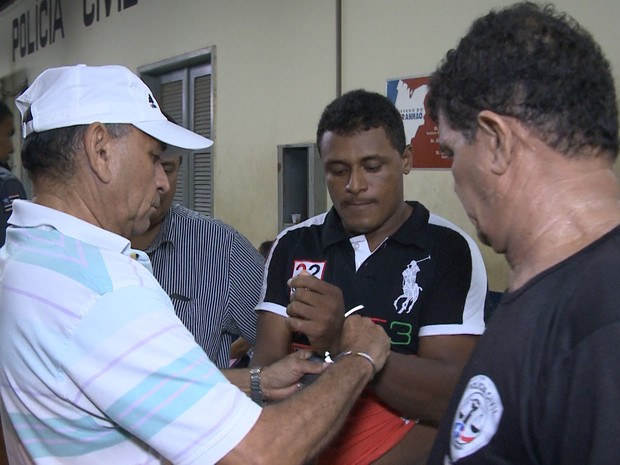 Luiz Carlos Machado foi levado para a Delegacia de Homicidíos (Foto: Reprodução/TV Mirante)