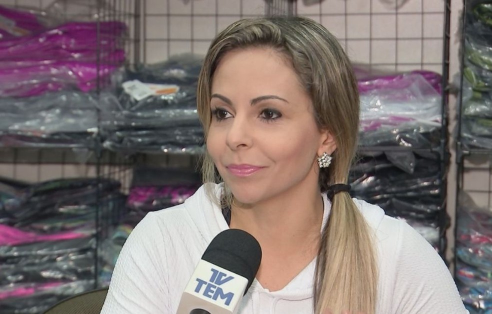 Empresária sente a falta de um centro de distribuição para envio dos produtos vendidos no Brasil e exterior (Foto: Reprodução / TV TEM )