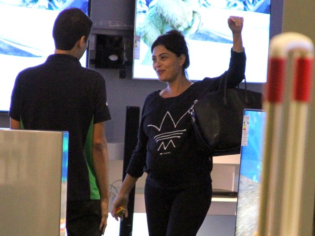 Juliana Paes com o marido, Carlos Eduardo Baptista, em shopping no Rio (Foto: Marcus Pavão/ Ag. News)