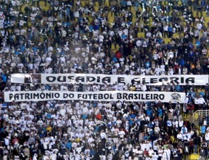 faixa torcida santos neymar (Foto: Marcelo Hazan / Globoesporte.com)