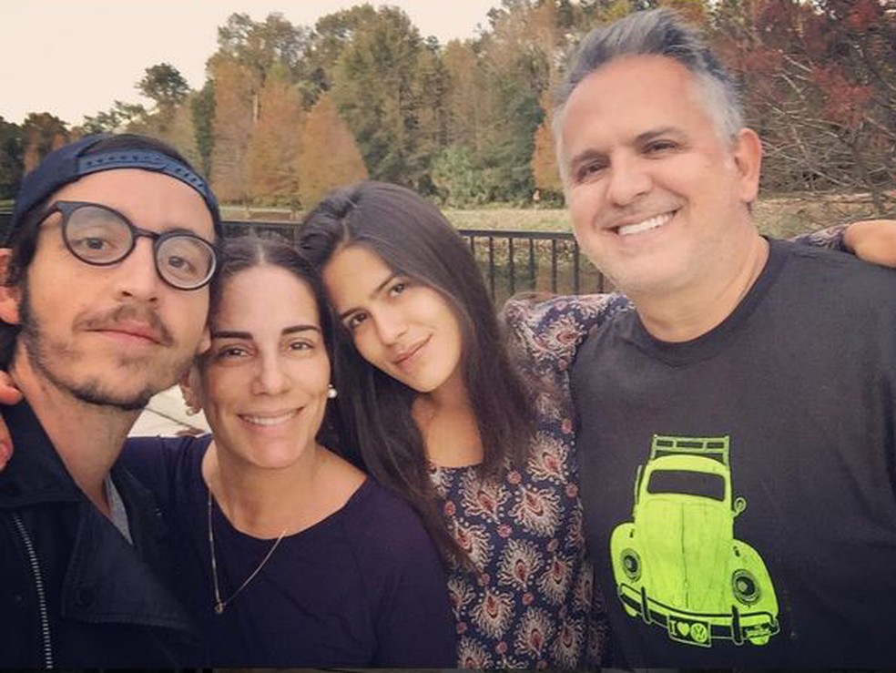 Wagner posa com a família de Antonia (Foto: Arquivo Pessoal)