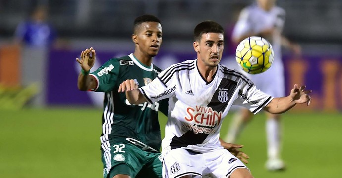 Thiago Galhardo meia Ponte Preta (Foto: Marcos Ribolli)