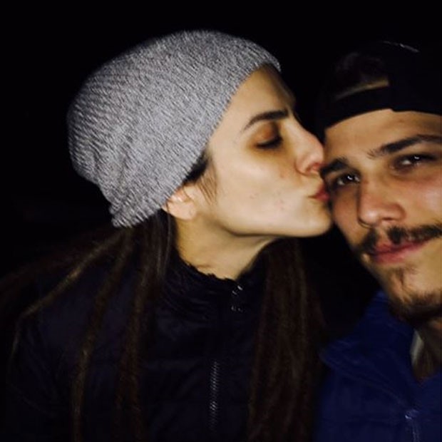 Rômulo Neto ganha beijo de Cleo Pires (Foto: Instagram/ Reprodução)